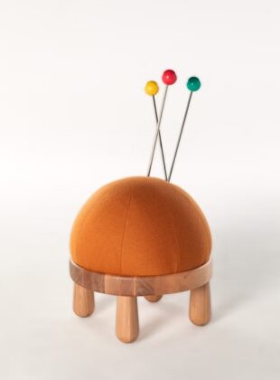 Puff terracota: 6 opções para incorporar a cor do momento em casa