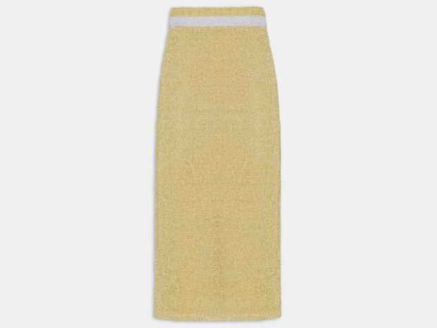 5 looks com saia dourada para brilhar o ano inteiro saia dourada 12fev26 Maria Filo