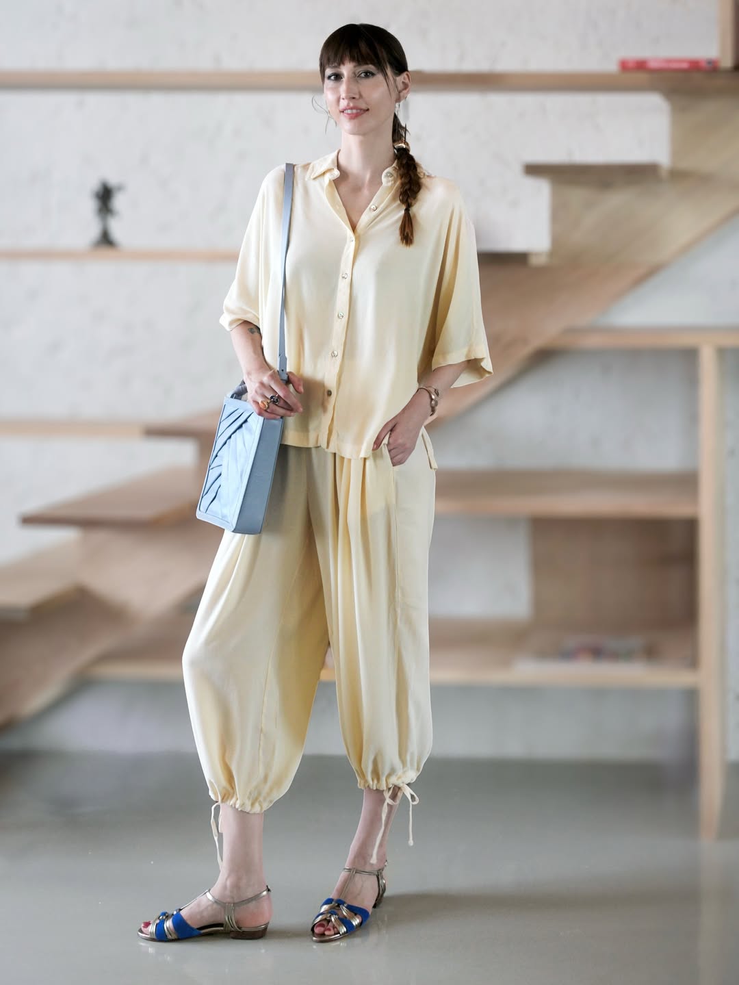 Sandália dourada rasteira: 10 apostas que elevam o look sem salto sandalia dourada rasteira 25fev26 michiprovensi