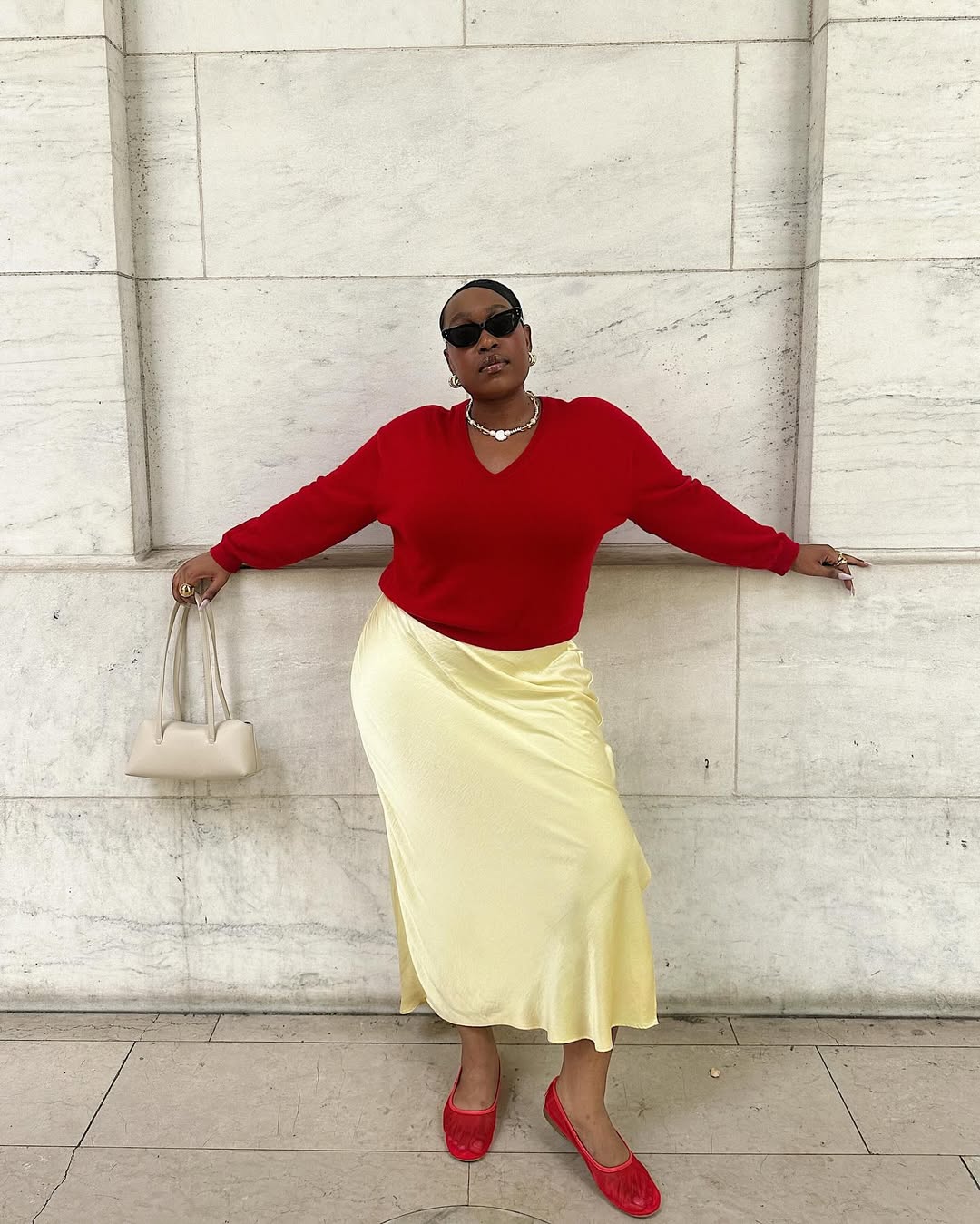 A sapatilha transparente é a peça inesperada que faltava no seu guarda-roupa sapatilha transparente (3)