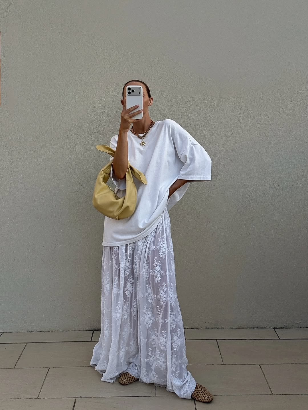 A sapatilha transparente é a peça inesperada que faltava no seu guarda-roupa sapatilha transparente (5)