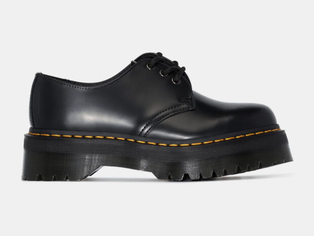 15 sapatos femininos confortáveis para usar do escritório ao happy hour sapatos femininos confortaveis 19fev26 Dr. Martens