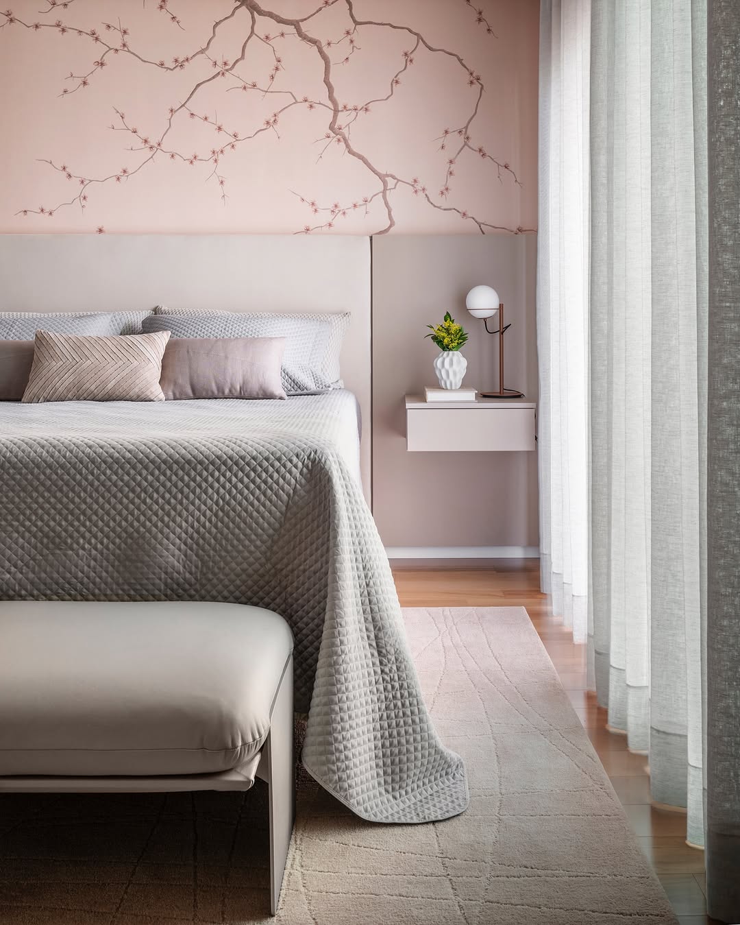 Tapetes para decorar o quarto: 5 opções aconchegantes que transformam o ambiente