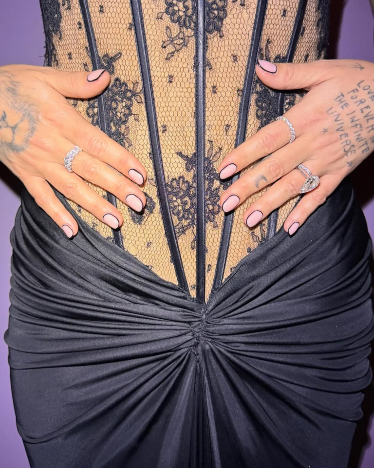 unha amendoada e delicada