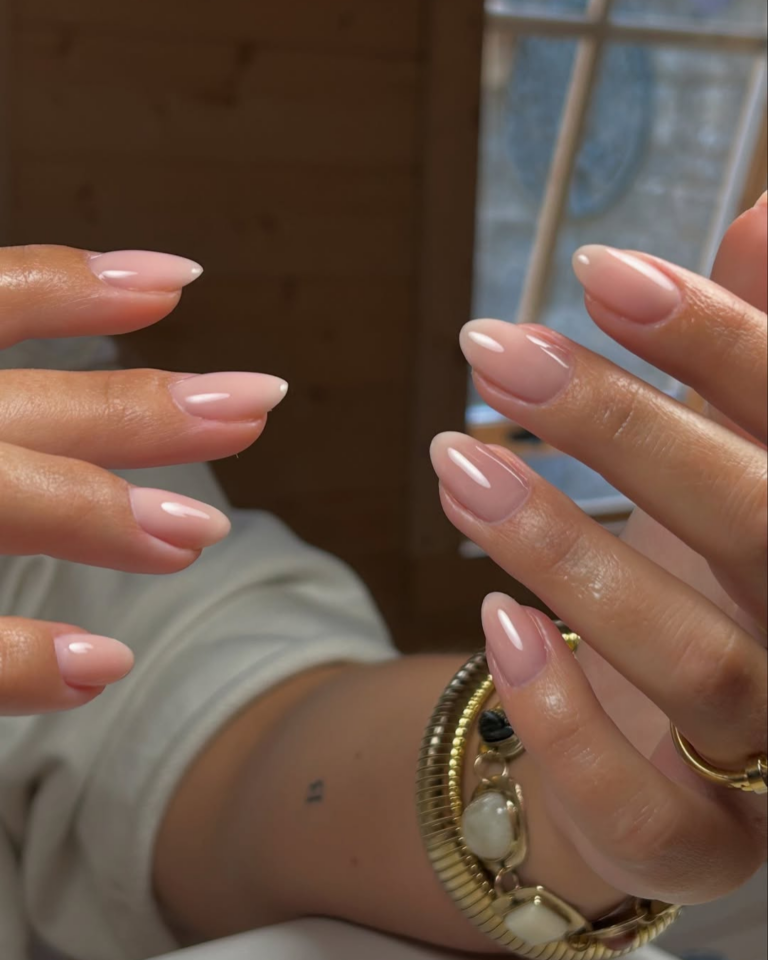 unhas delicadas e elegantes