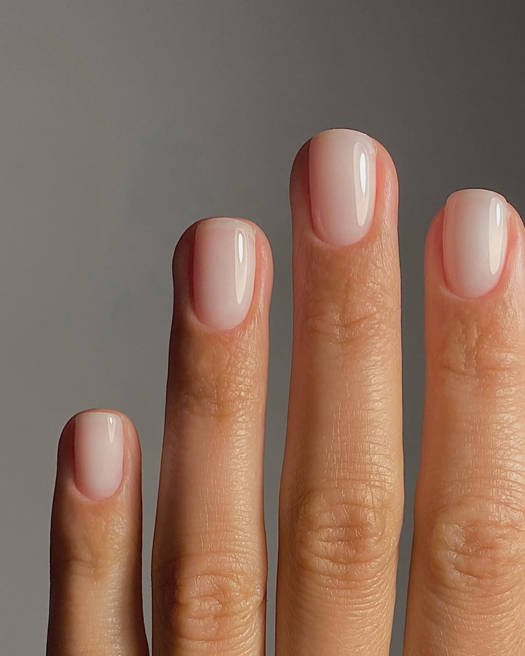 unhas delicadas e elegantes