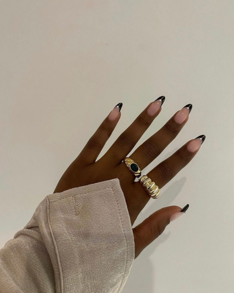 5 unhas pretas decoradas que provam que a cor pode fugir do básico unhas pretas decoradas