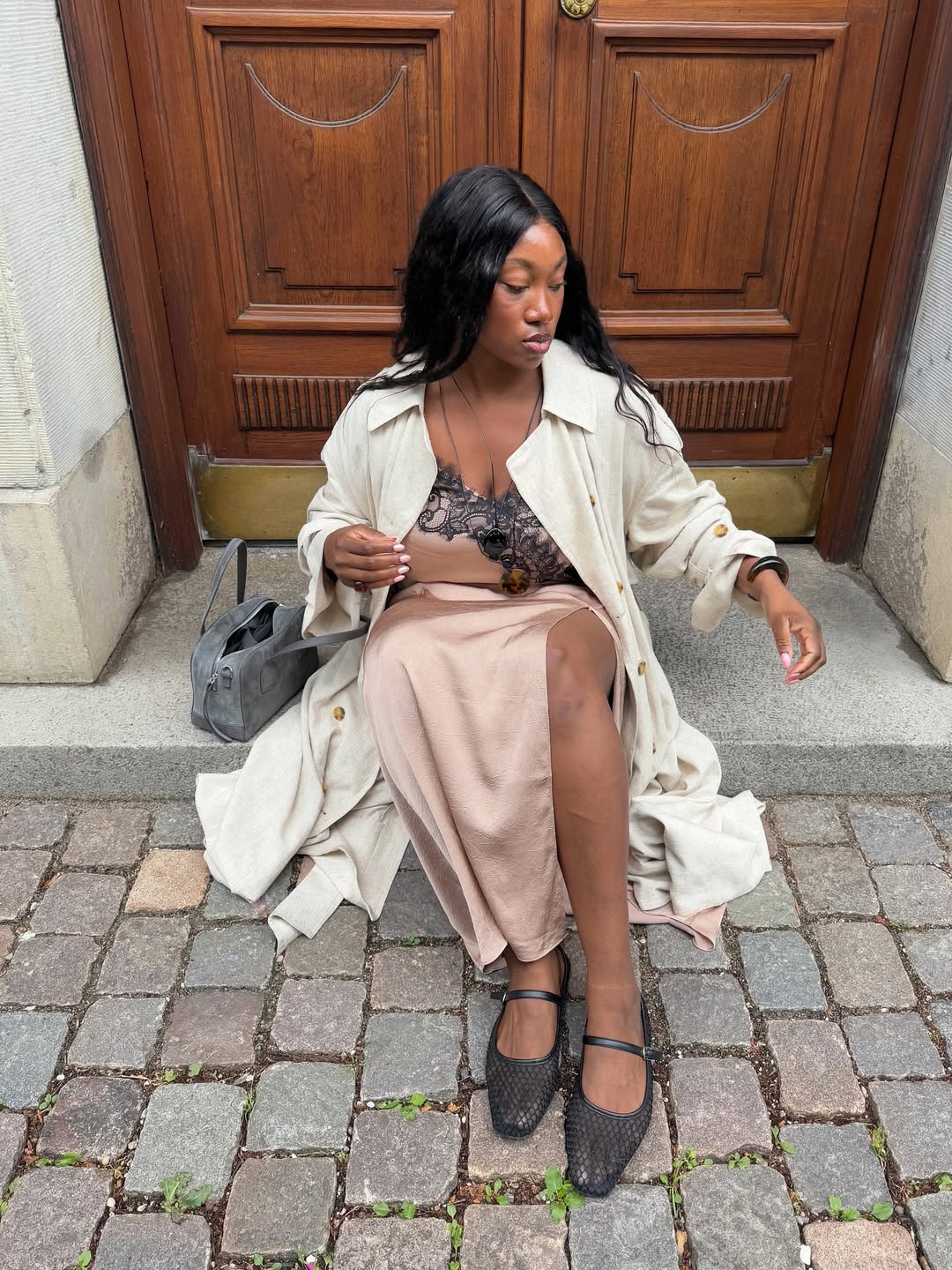 O vestido de cetim é o novo essencial das fashionistas looks com vestido de cetim