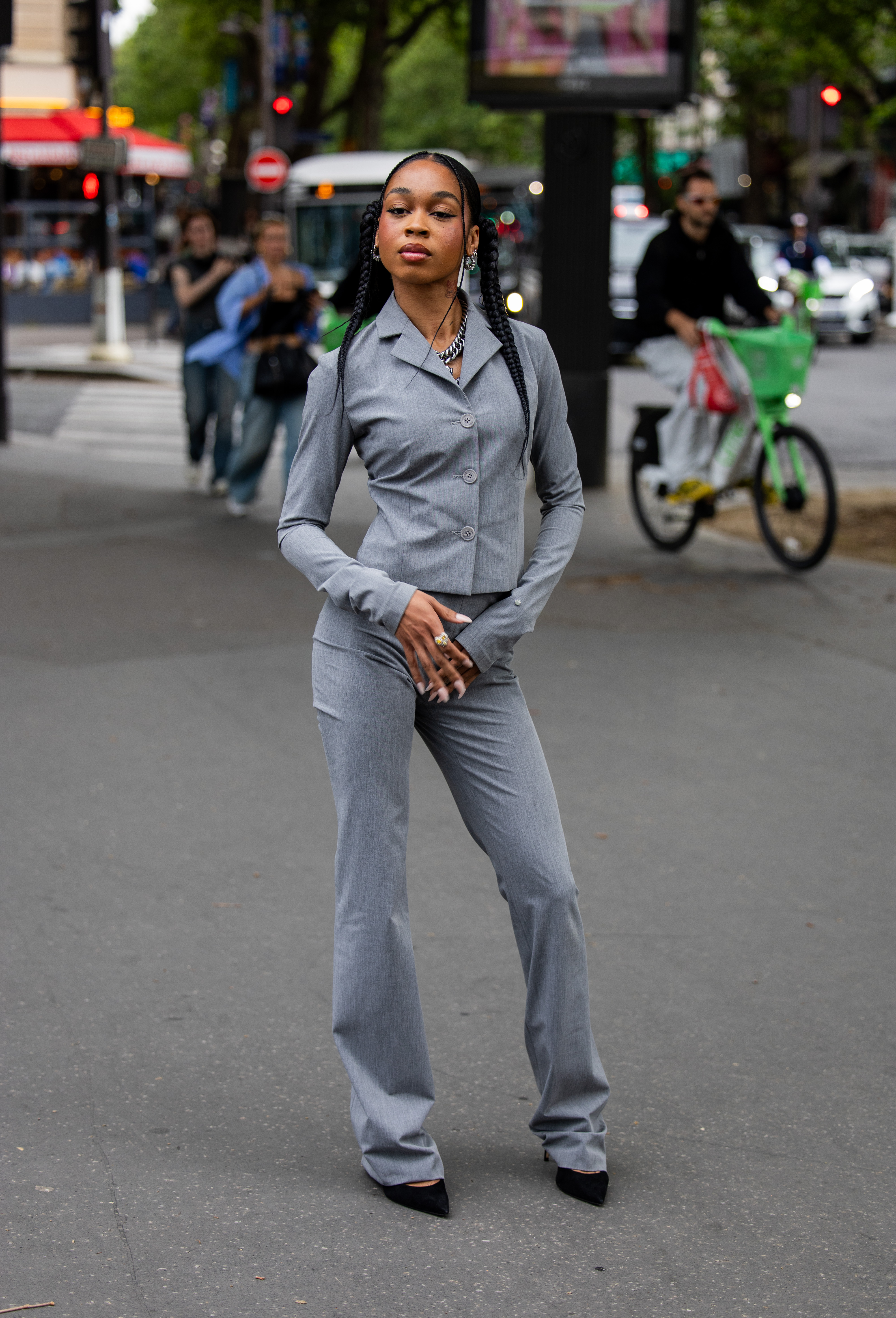 A calça boot cut feminina é a melhor aposta da semana looks com calça boot cut feminina