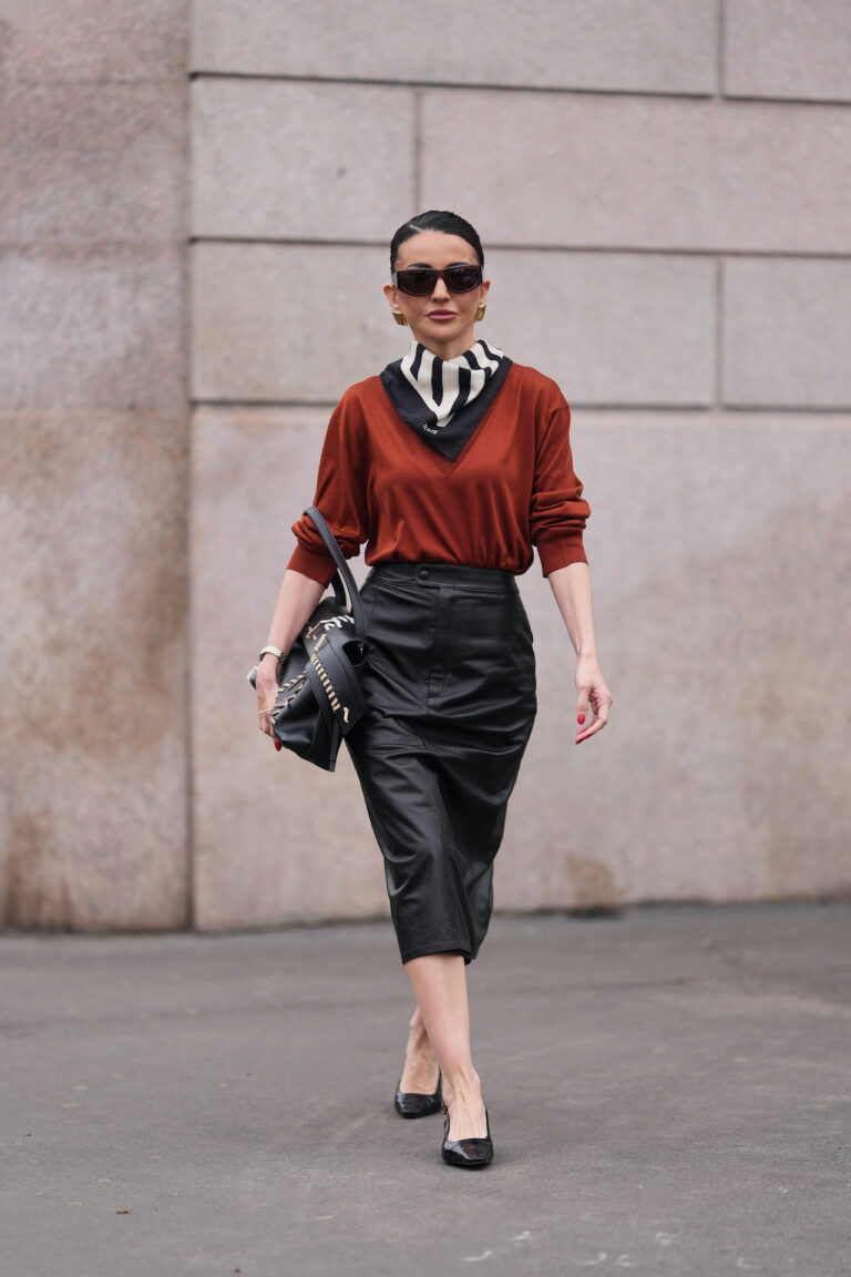 Saias mídi elegantes: como usar a tendência em 5 estilos diferentes Saias midi elegantes 2mar26 GettyImages 2264050817