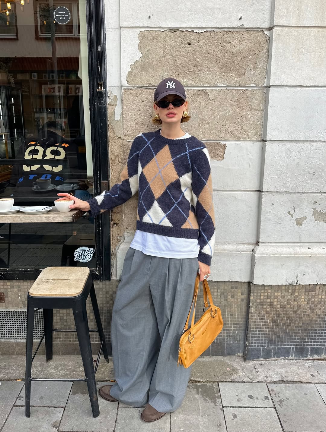 Além do preto: 7 cores de calça de alfaiataria feminina para ficar de olho calça de alfaiataria feminina