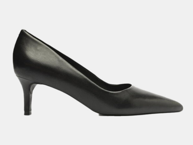 O retorno do scarpin preto: por que o sapato clássico voltou ao radar Scarpin preto 26mar26 Arezzo