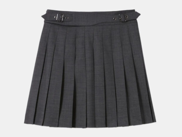 O retorno do scarpin preto: por que o sapato clássico voltou ao radar Scarpin preto 26mar26 Claudie Pierlot