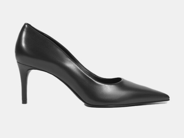 O retorno do scarpin preto: por que o sapato clássico voltou ao radar Scarpin preto 26mar26 Schutz