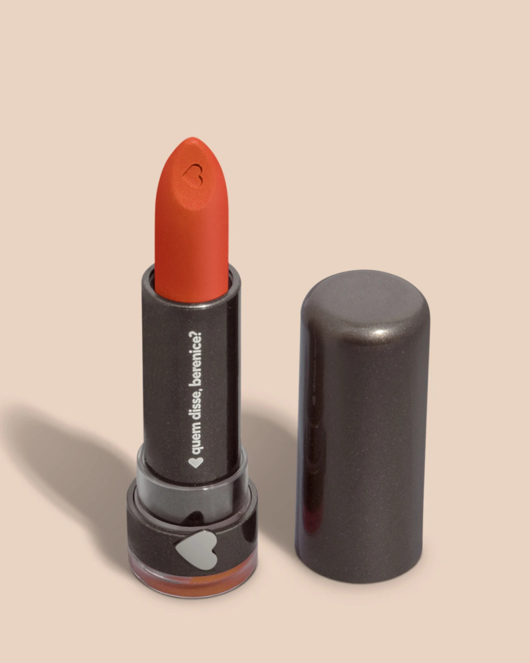 Batom laranja é a alternativa inesperada ao bocão vermelho batom laranja
