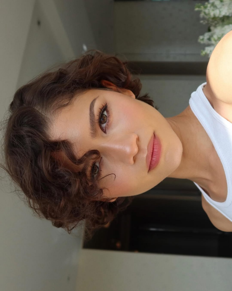 Cabelos cacheados curtos: 6 cortes para incorporar o comprimento cabelos cacheados curtos