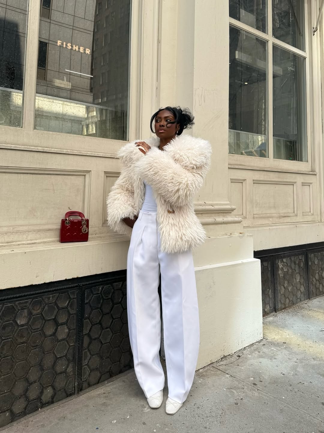 Além do preto: 7 cores de calça de alfaiataria feminina para ficar de olho calça de alfaiataria feminina