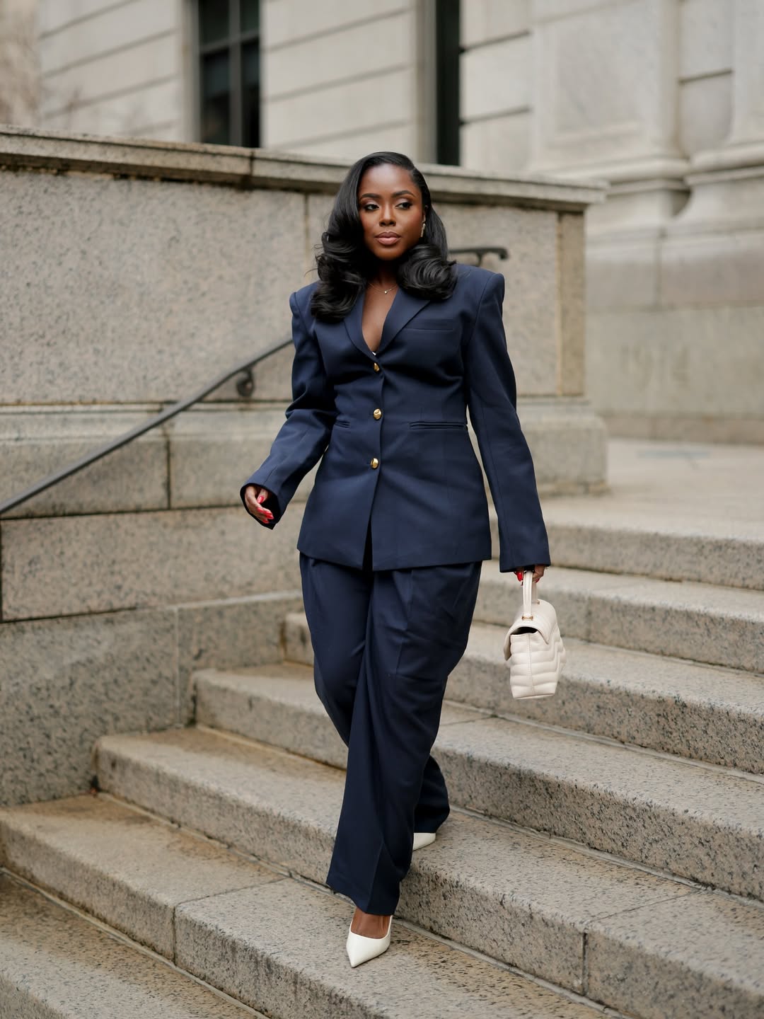 Além do preto: 7 cores de calça de alfaiataria feminina para ficar de olho calça de alfaiataria feminina