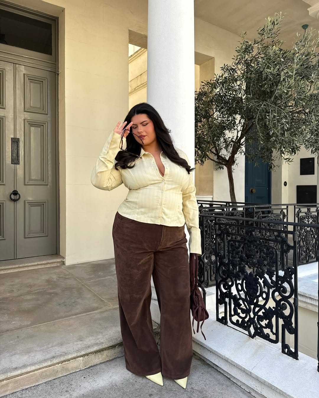 5 looks com camisa social feminina para você testar nos próximos dias look com camisa social feminina