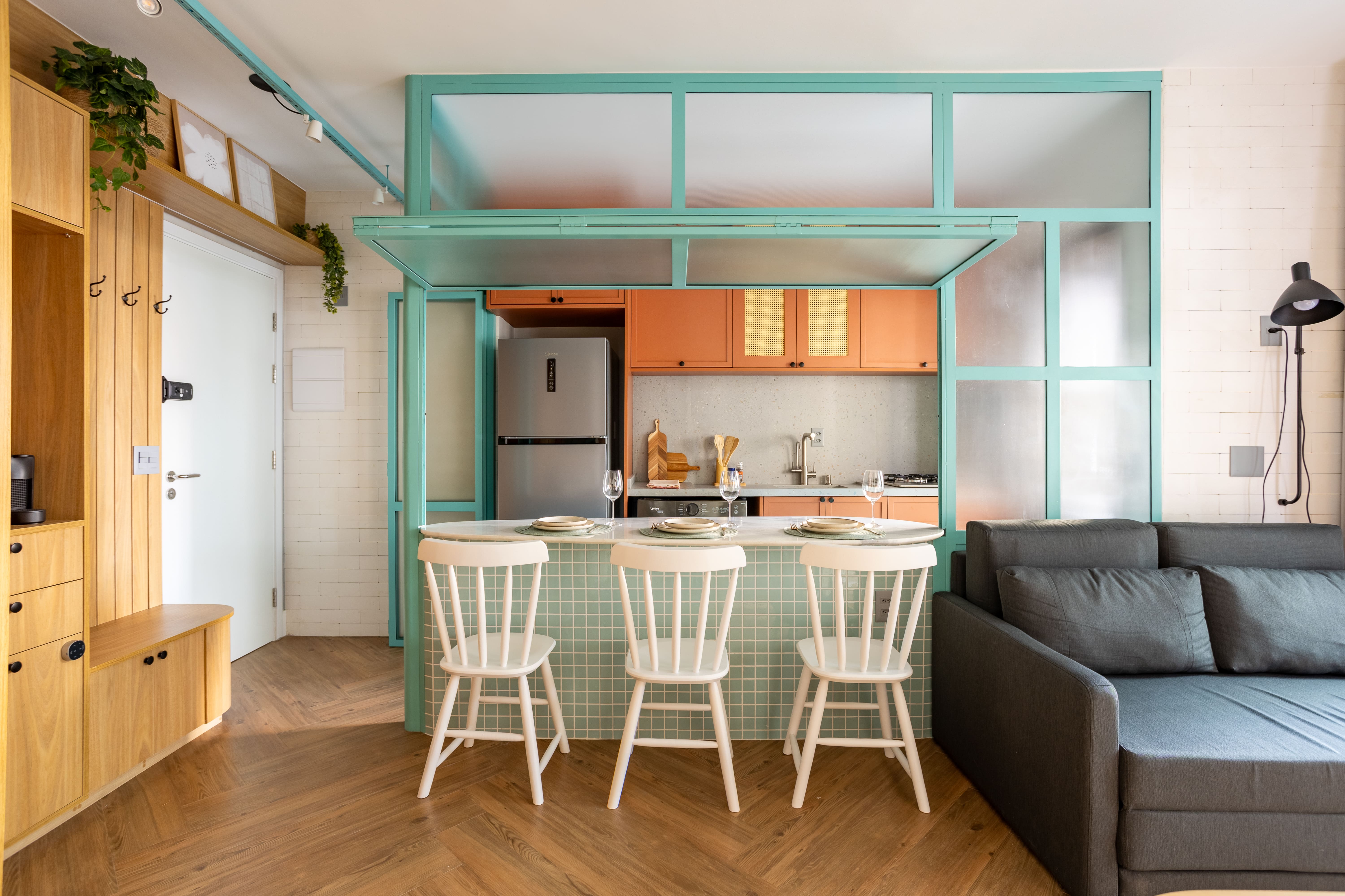 5 inspirações que provam que as cozinhas americanas podem driblar o espaço reduzido