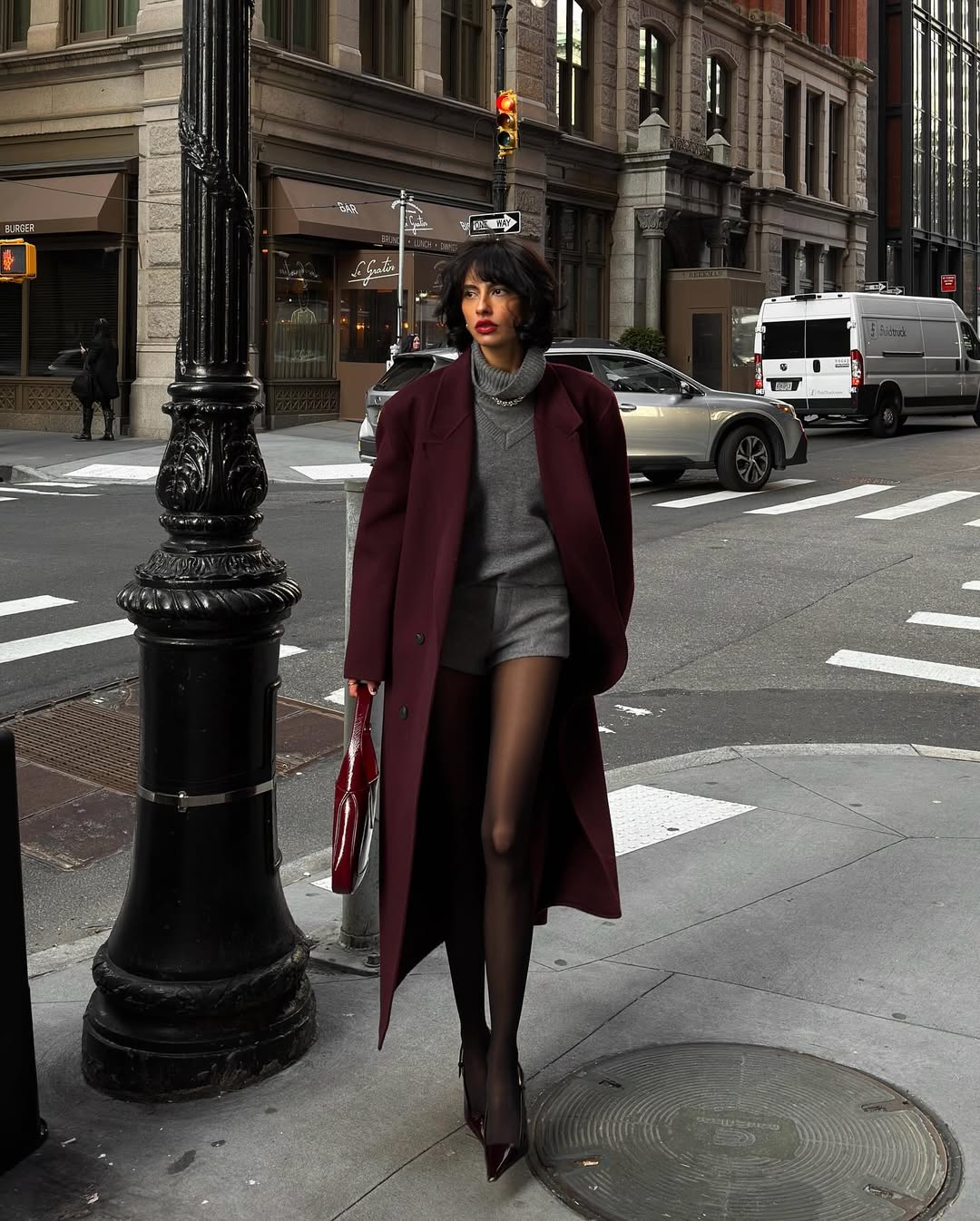 looks elegantes com ponto de cor