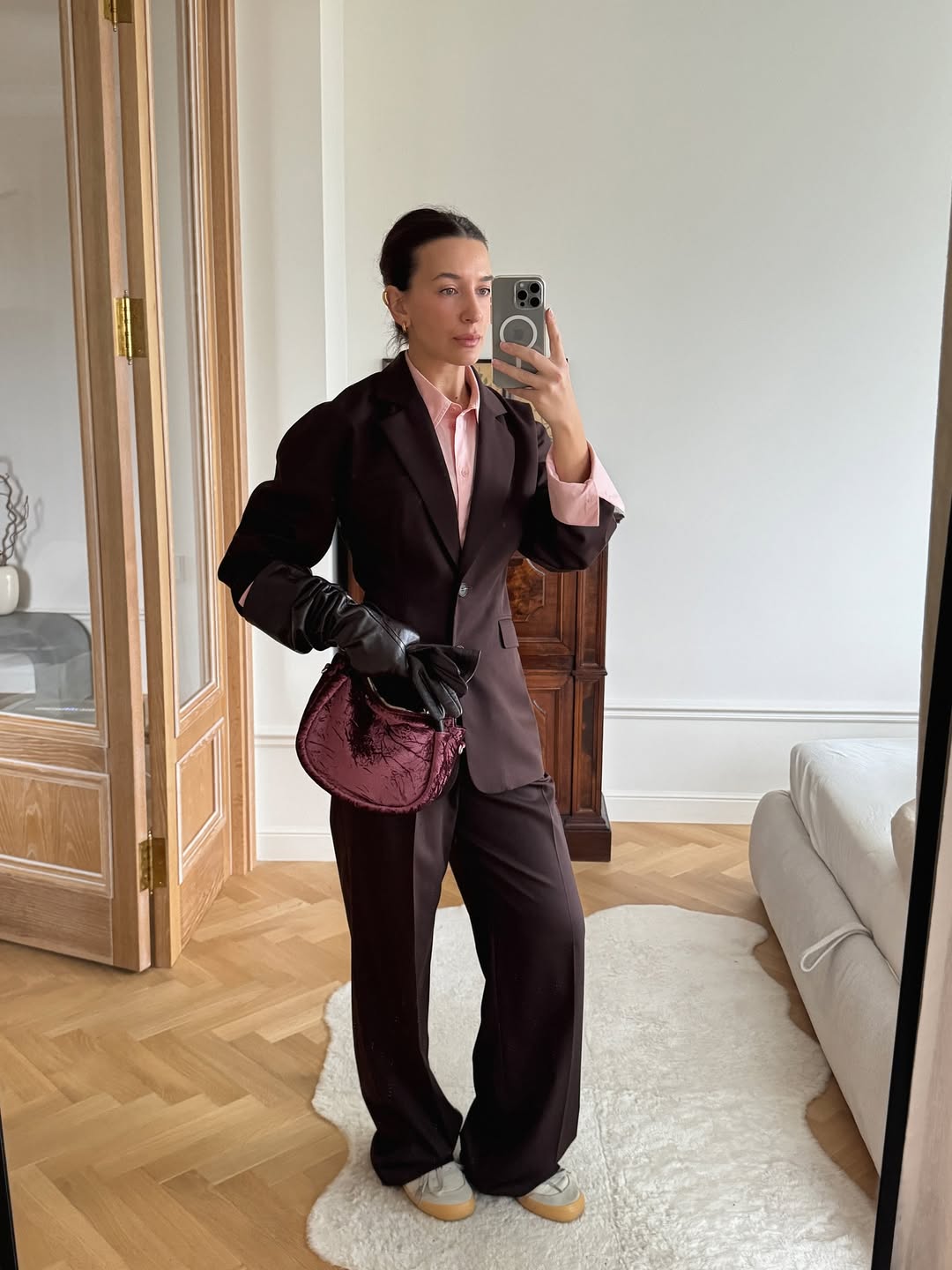 6 fórmulas para criar looks elegantes com tênis fórmulas de looks elegantes com tênis