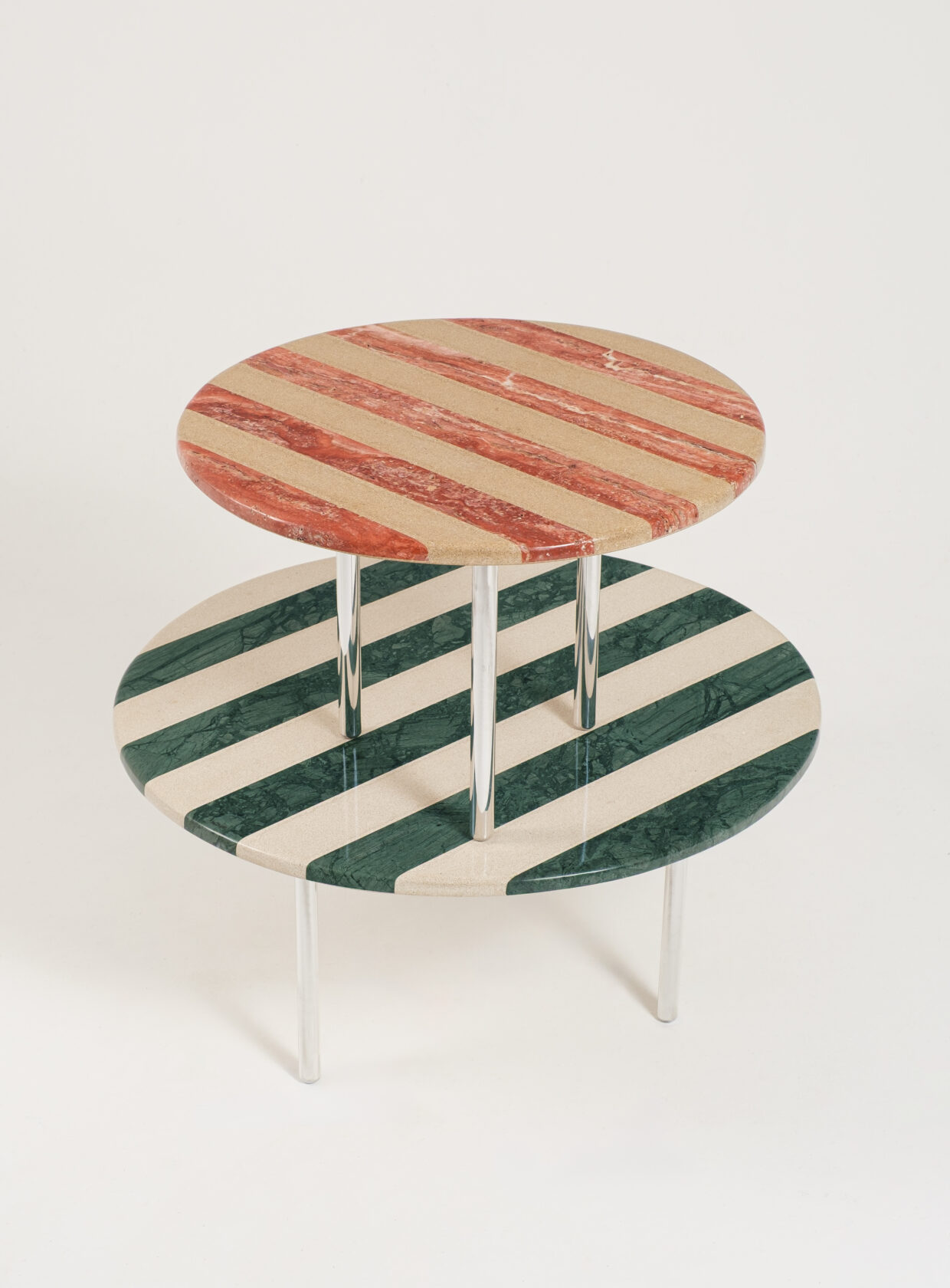 mesas com materiais reaproveitados