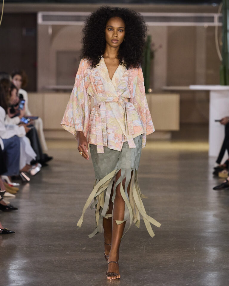 Fabiana Milazzo comemora 25 anos de marca equilibrando moda festa e casual Fabiana Milazzo