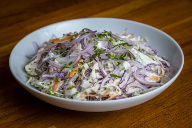 Tchau, prato sem graça! 5 receitas de molho para salada saudáveis e cheio de sabor