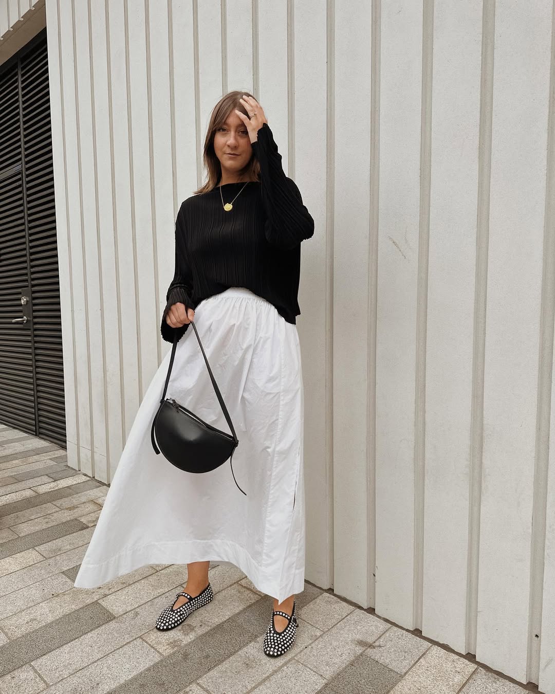 looks com sapatilhas com tachas