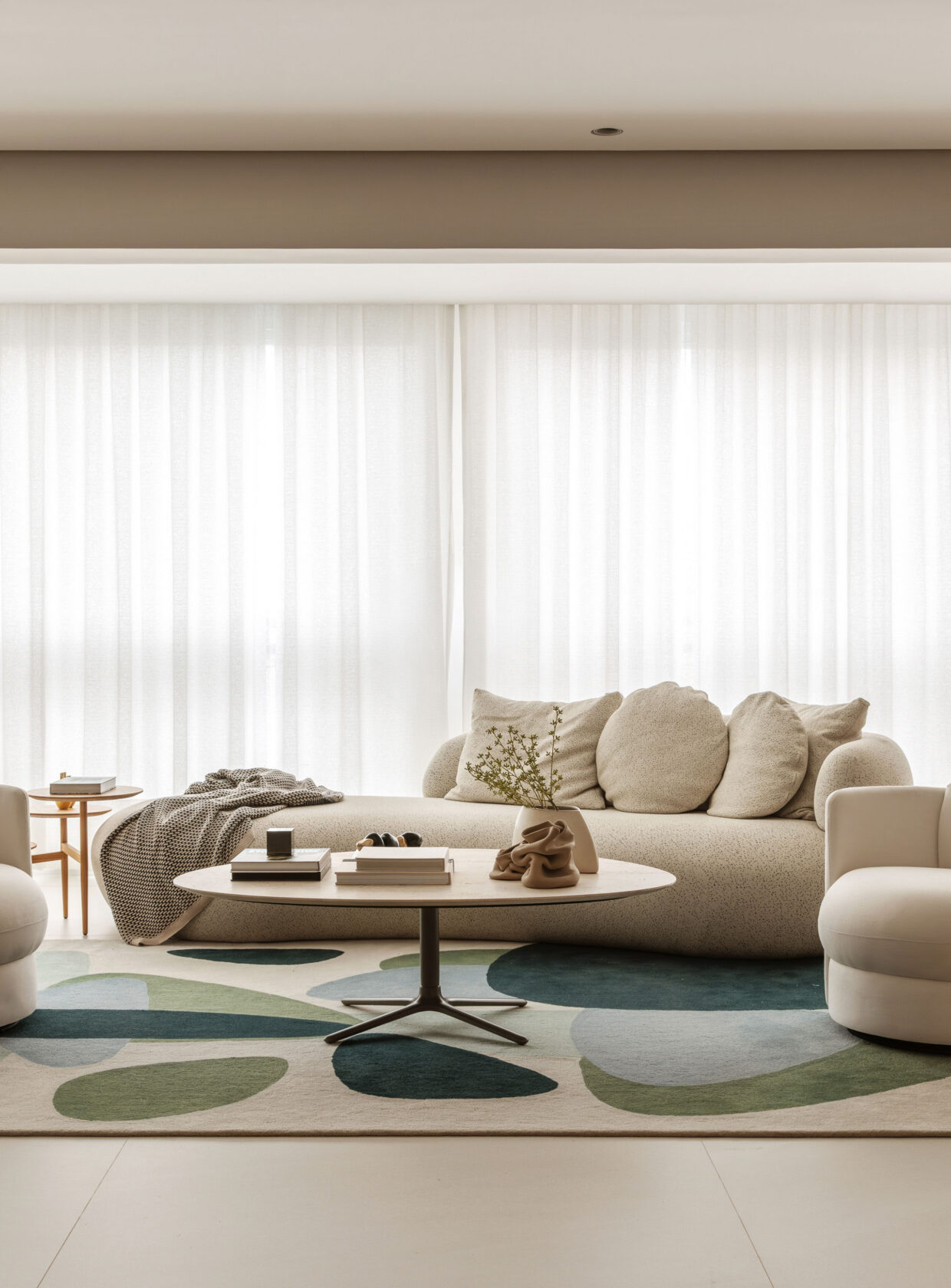 5 jeitos de usar tapetes coloridos para atualizar o décor