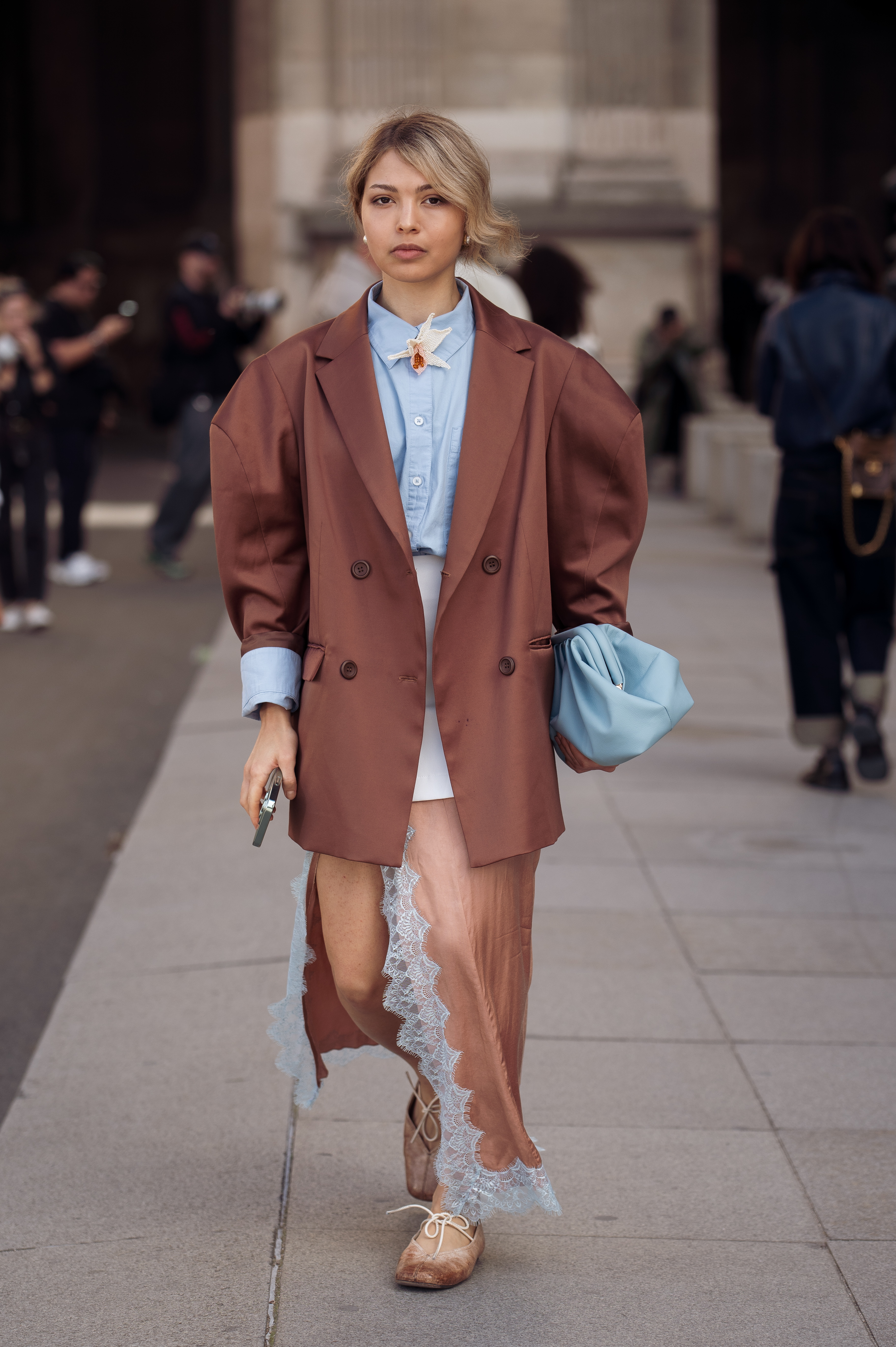 broches são uma tendência de acessório para 2026