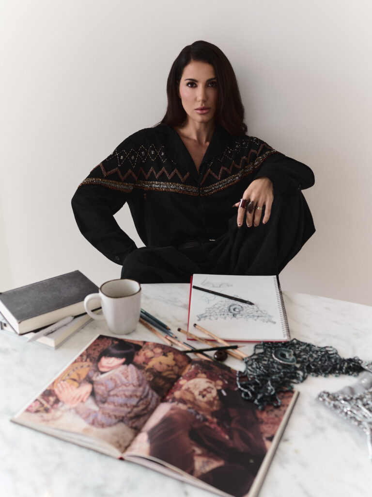 Hisha leva o seu bordado sensual às passarelas do Rio Fashion Week Hisha