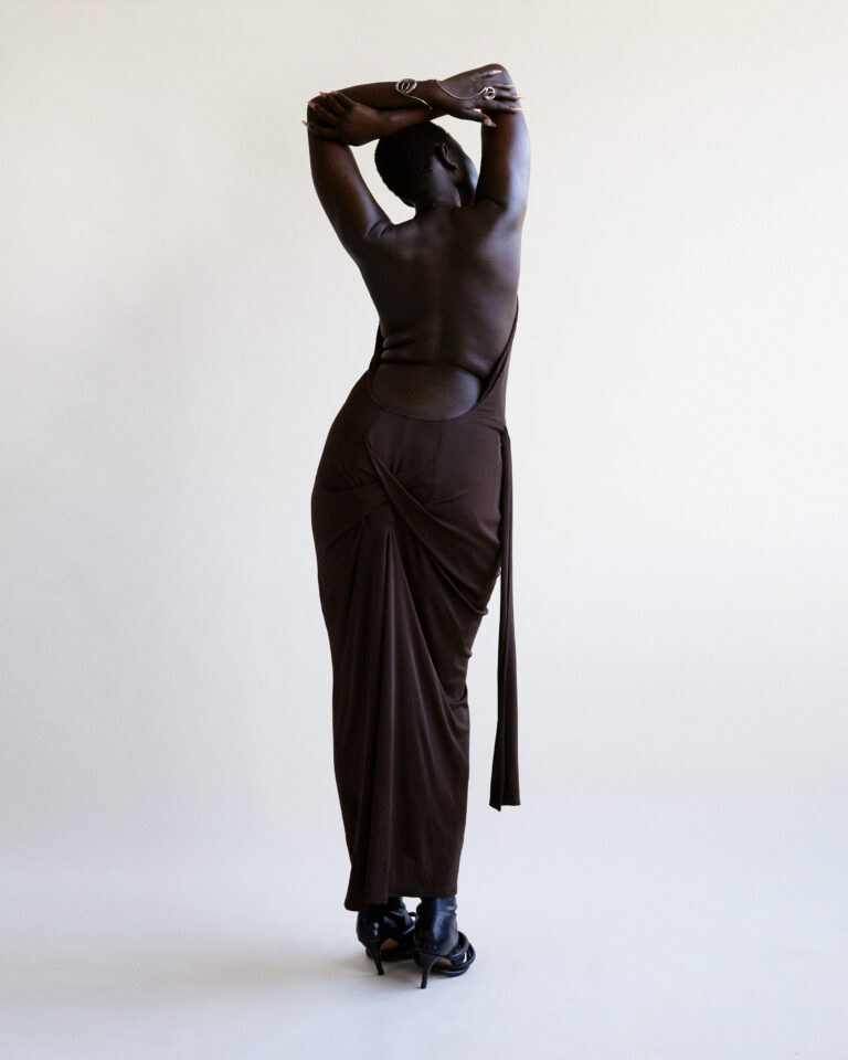 Estreante da RioFW, Karoline Vitto se reaproxima do Brasil com sua moda para corpos diversos KAROLINE VITTO