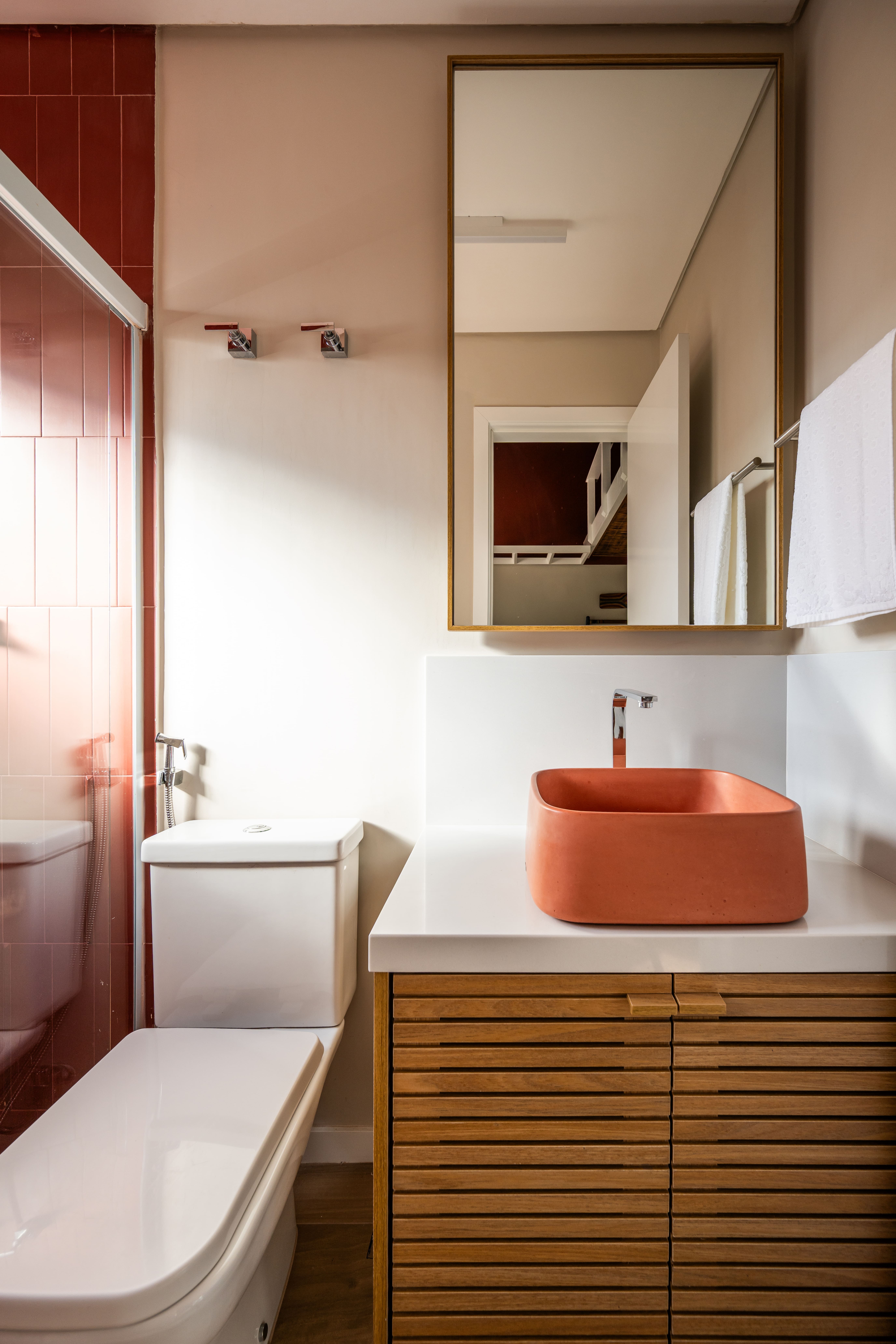 9 banheiros pequenos e modernos que valem de inspiração