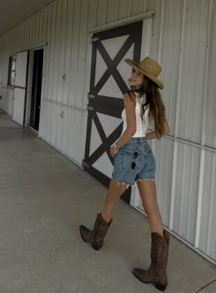 Bota texana feminina: 5 jeitos de incorporar o sapato country look com bota texana feminina