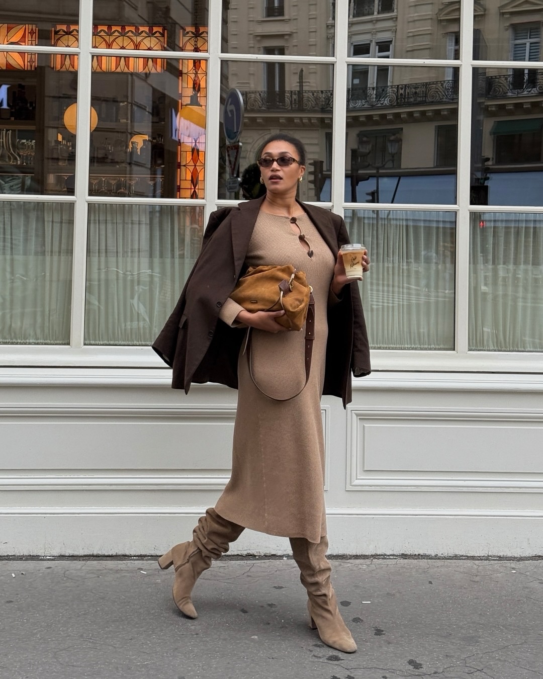 Botas slouchy: conheça a tendência de sapato para investir no inverno 2026 looks com botas slouchy