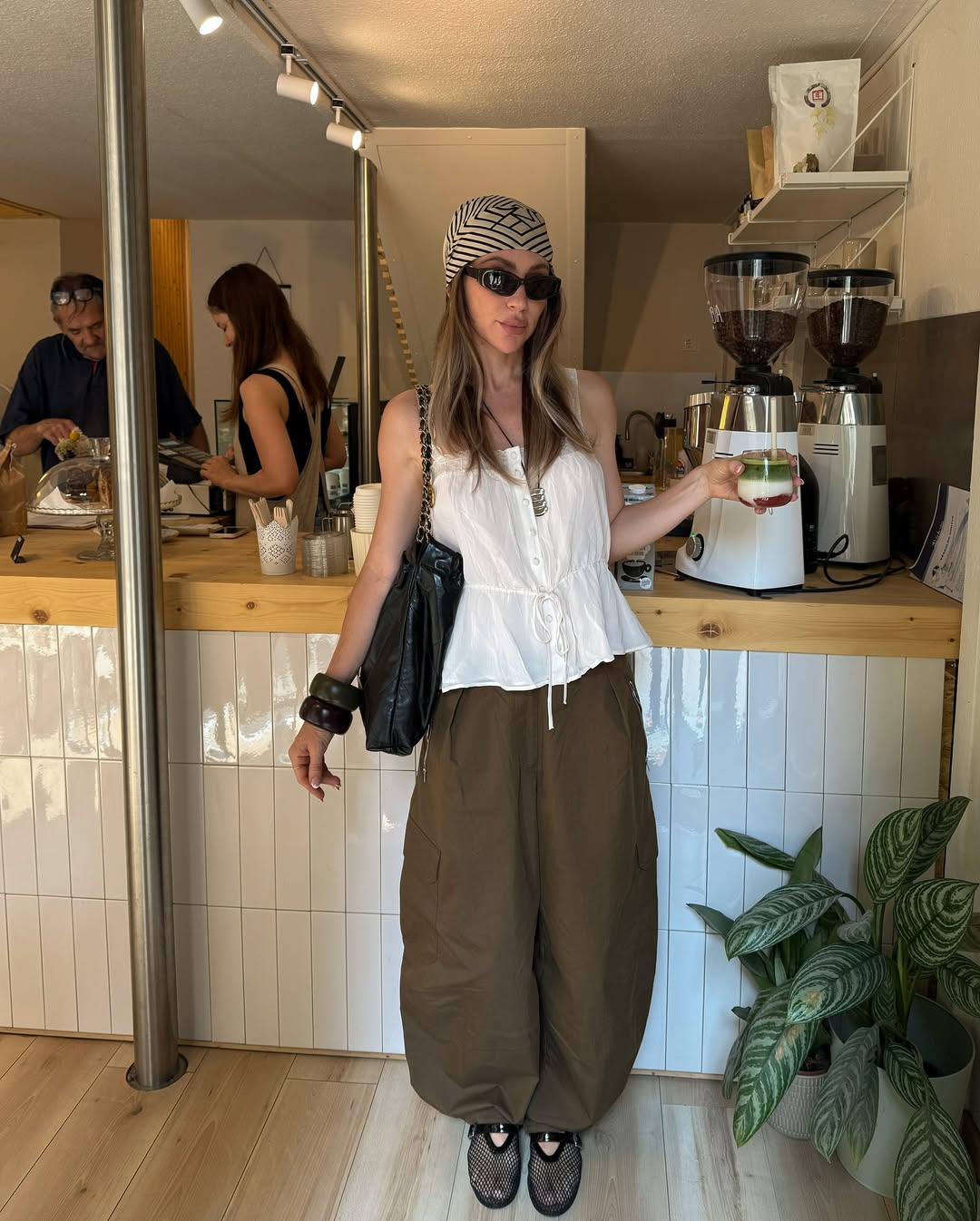 Calça cargo feminina: 5 formas de apostar na tendência da vez calça cargo feminina