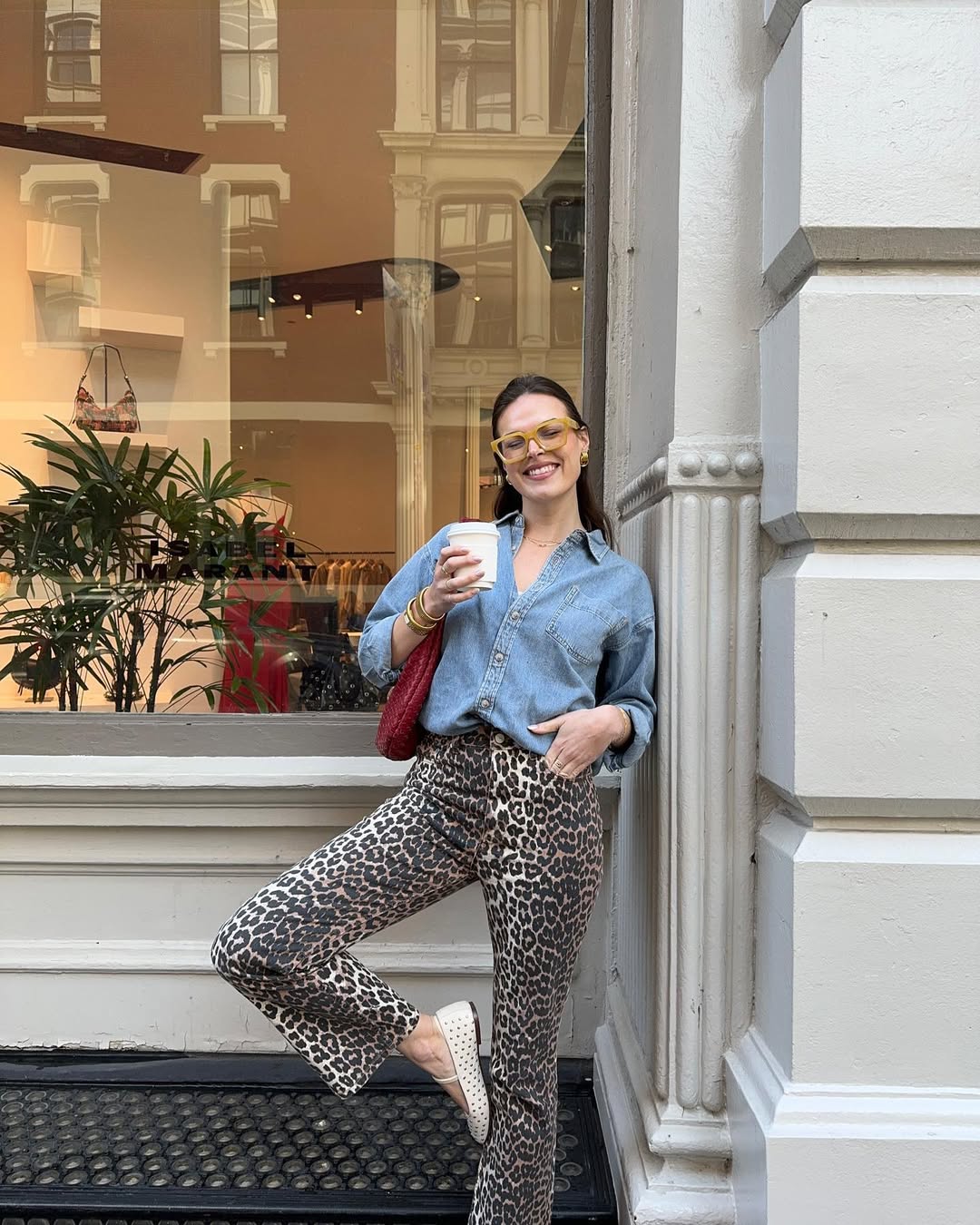 look com calça de animal print