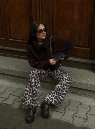 look com calça de animal print