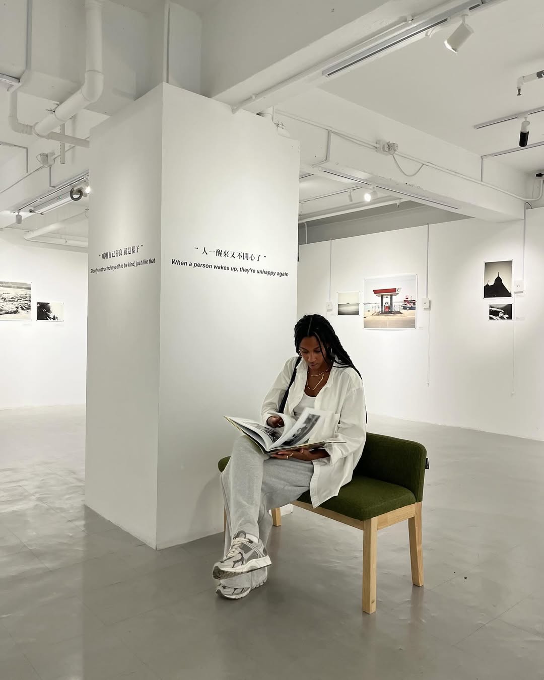 Além do look comfy: 5 jeitos estilosos de usar a calça de moletom look com calça de moletom