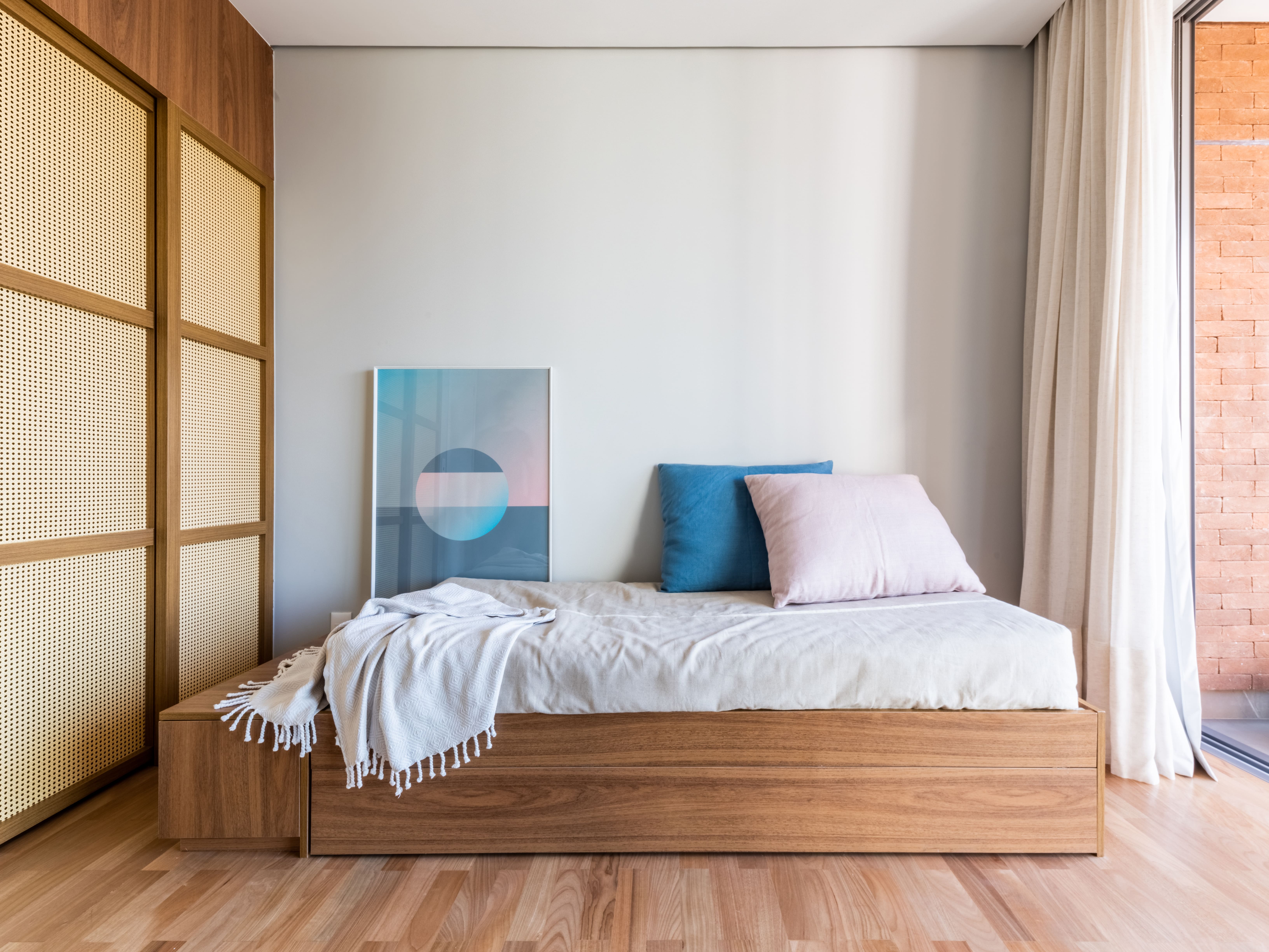 Closet para quartos pequenos: 4 inspirações que otimizam o espaço