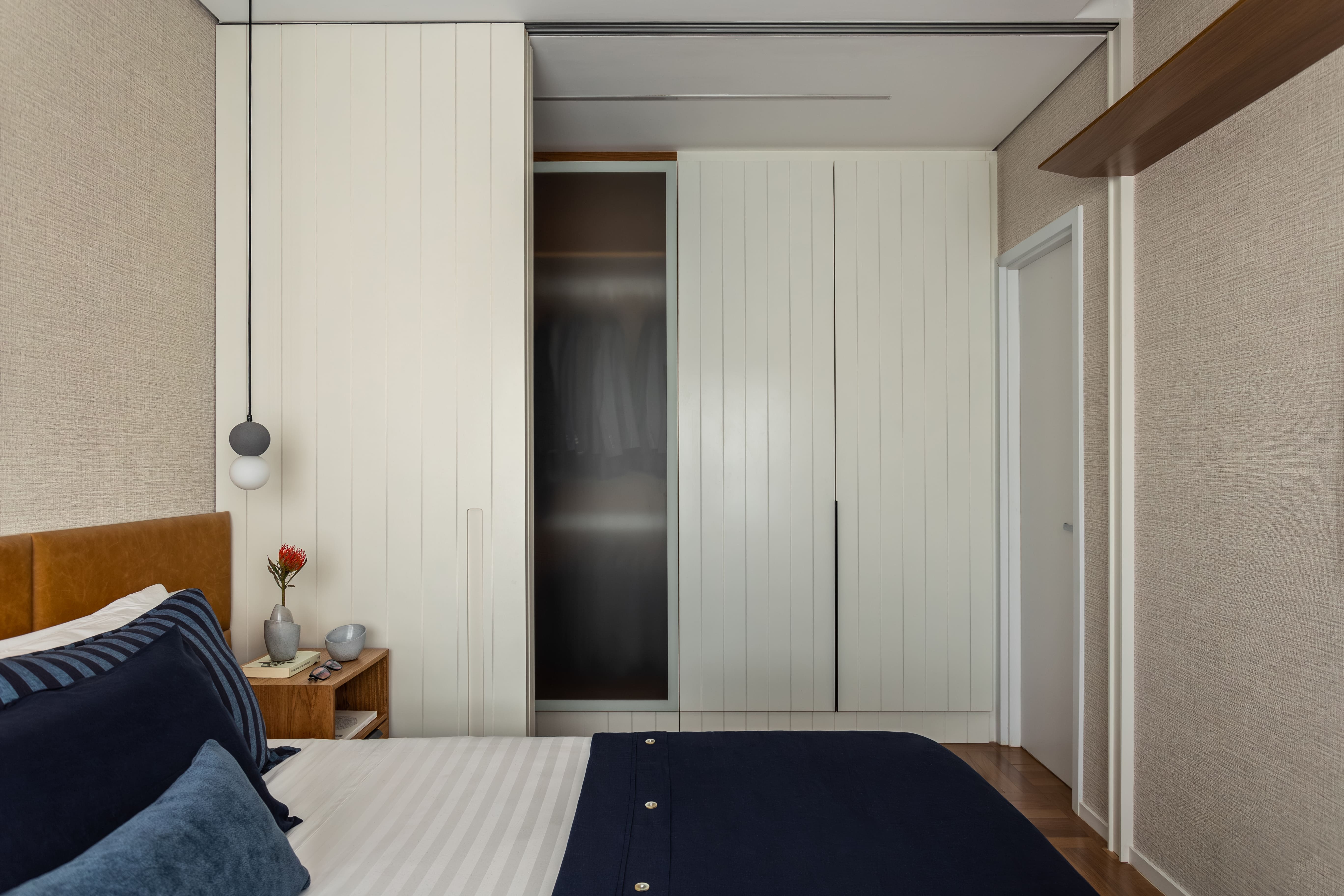 Closet para quartos pequenos: 4 inspirações que otimizam o espaço