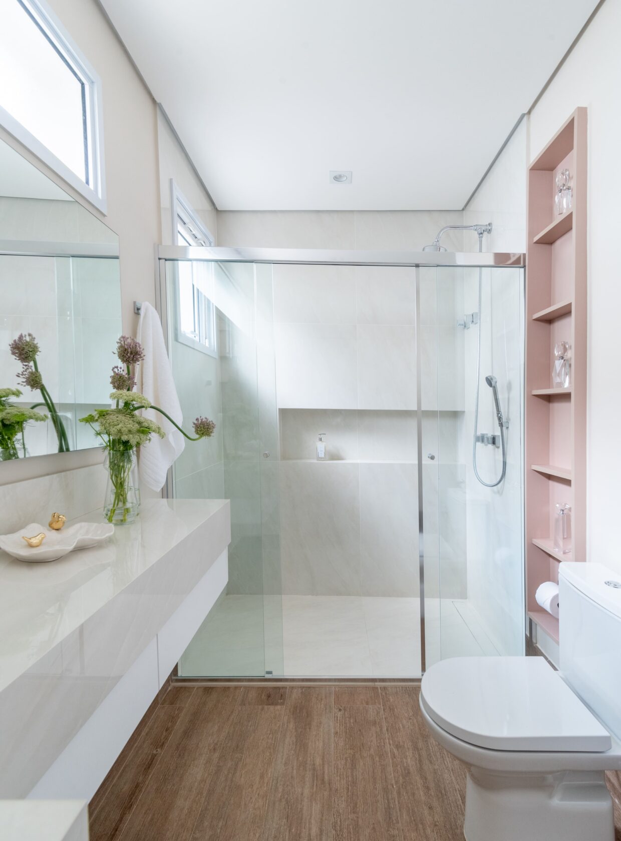 5 itens que você pode comprar agora e que renovam a decoração de banheiros pequenos