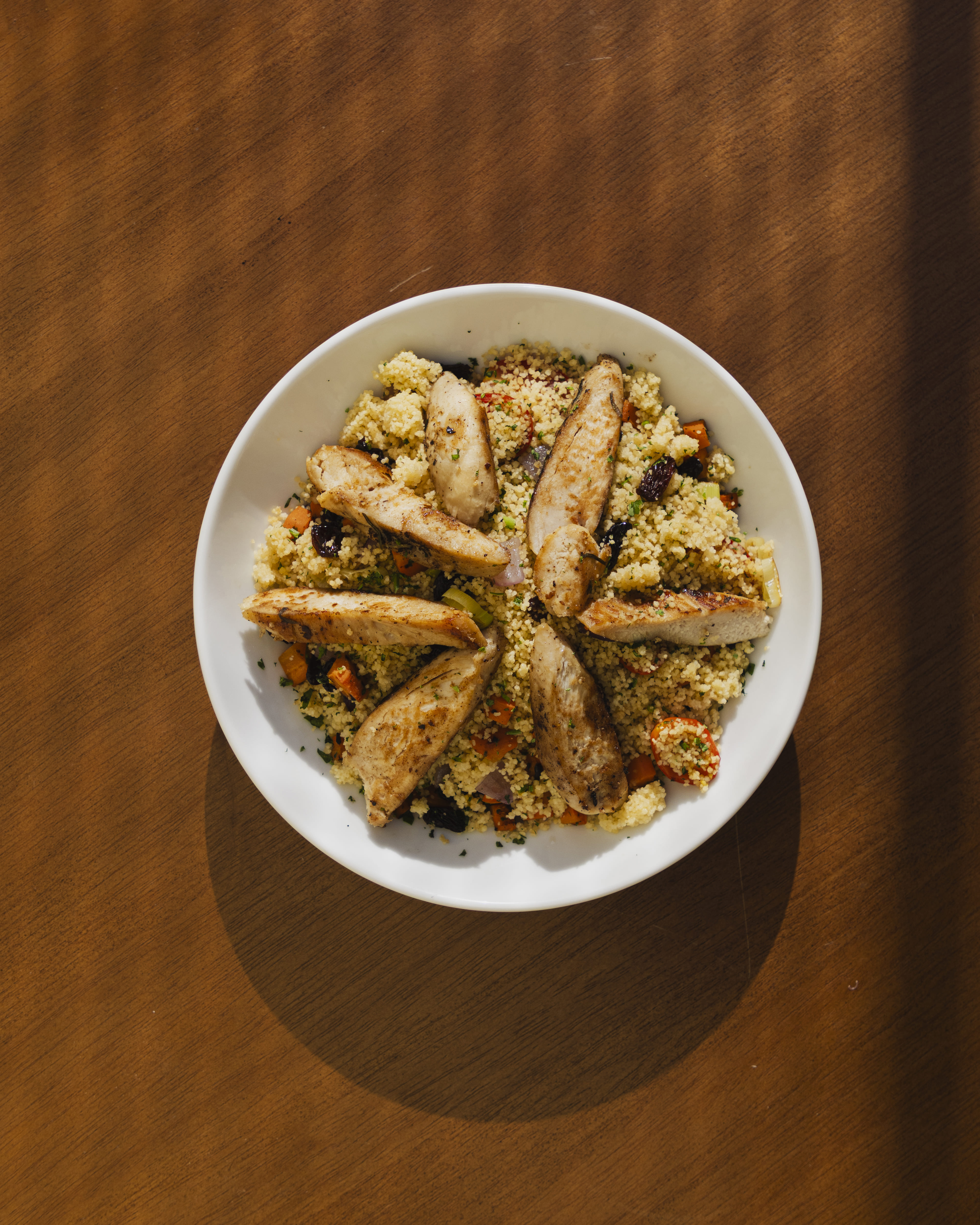 5 ideias de jantar simples e saborosas com frango para testar