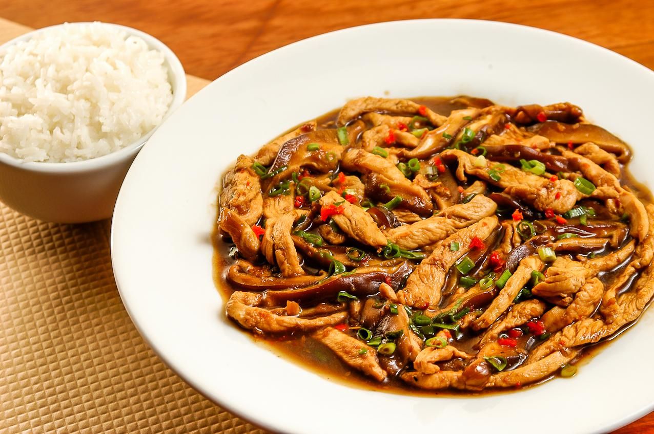 5 ideias de jantar simples e saborosas com frango para testar