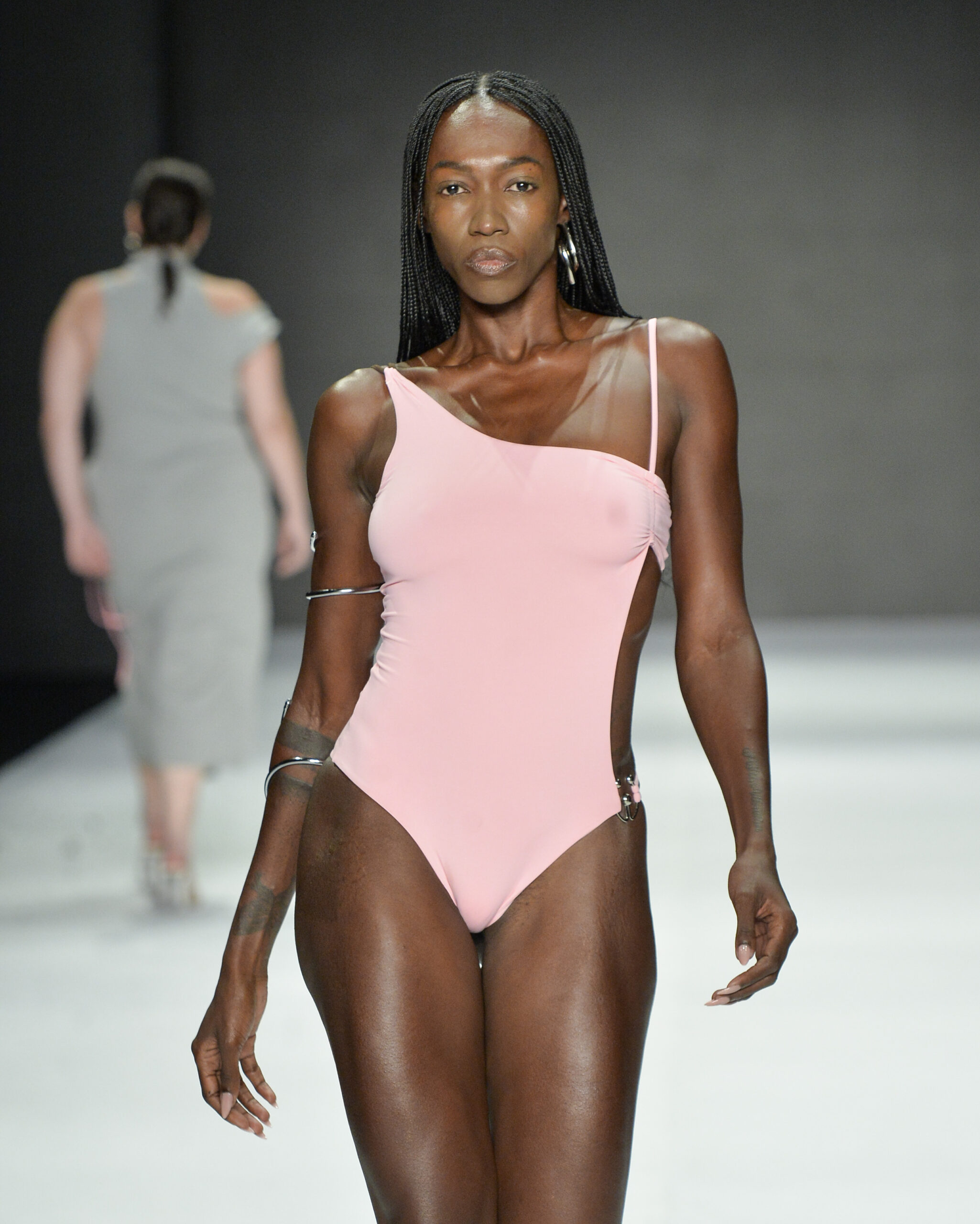 desfile da karoline vitto no riofw 2026