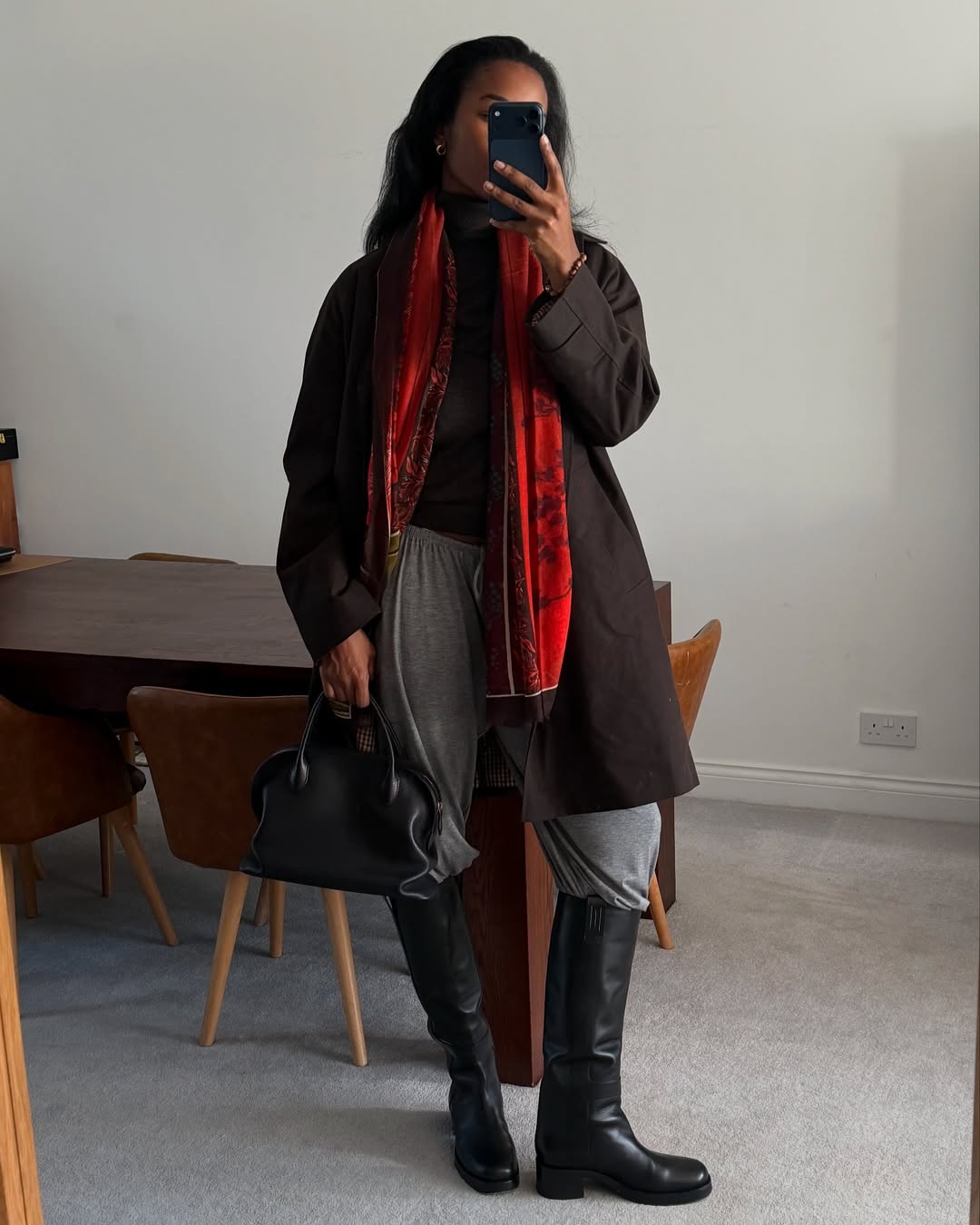 Além do look comfy: 5 jeitos estilosos de usar a calça de moletom looks com calça de moletom