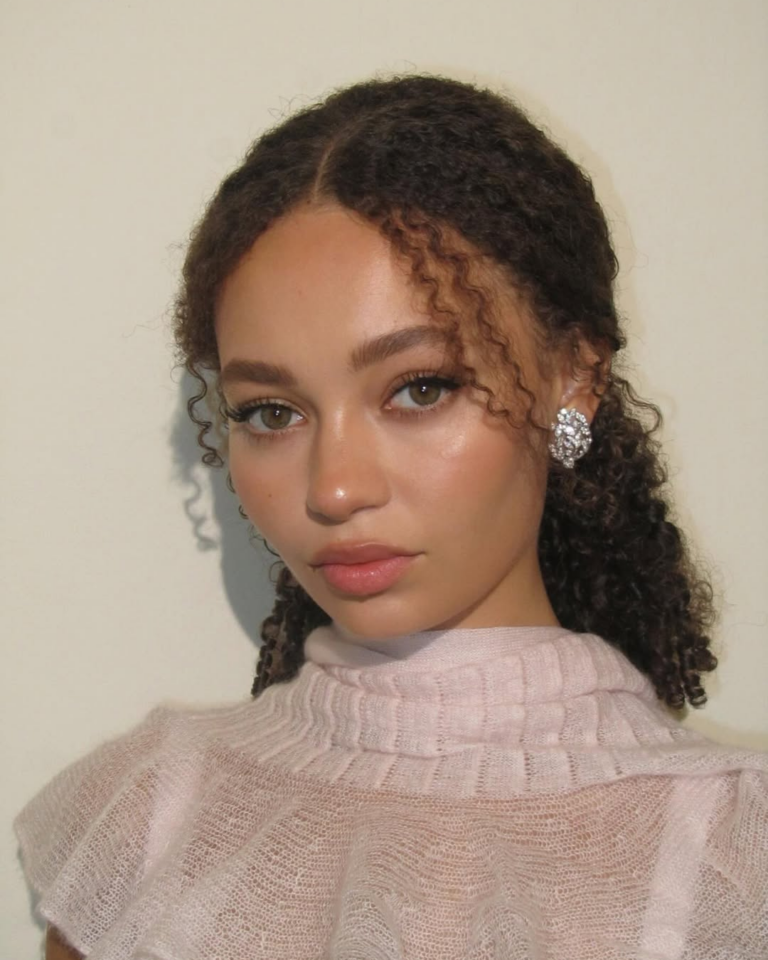 penteados soltos para cabelos cacheados