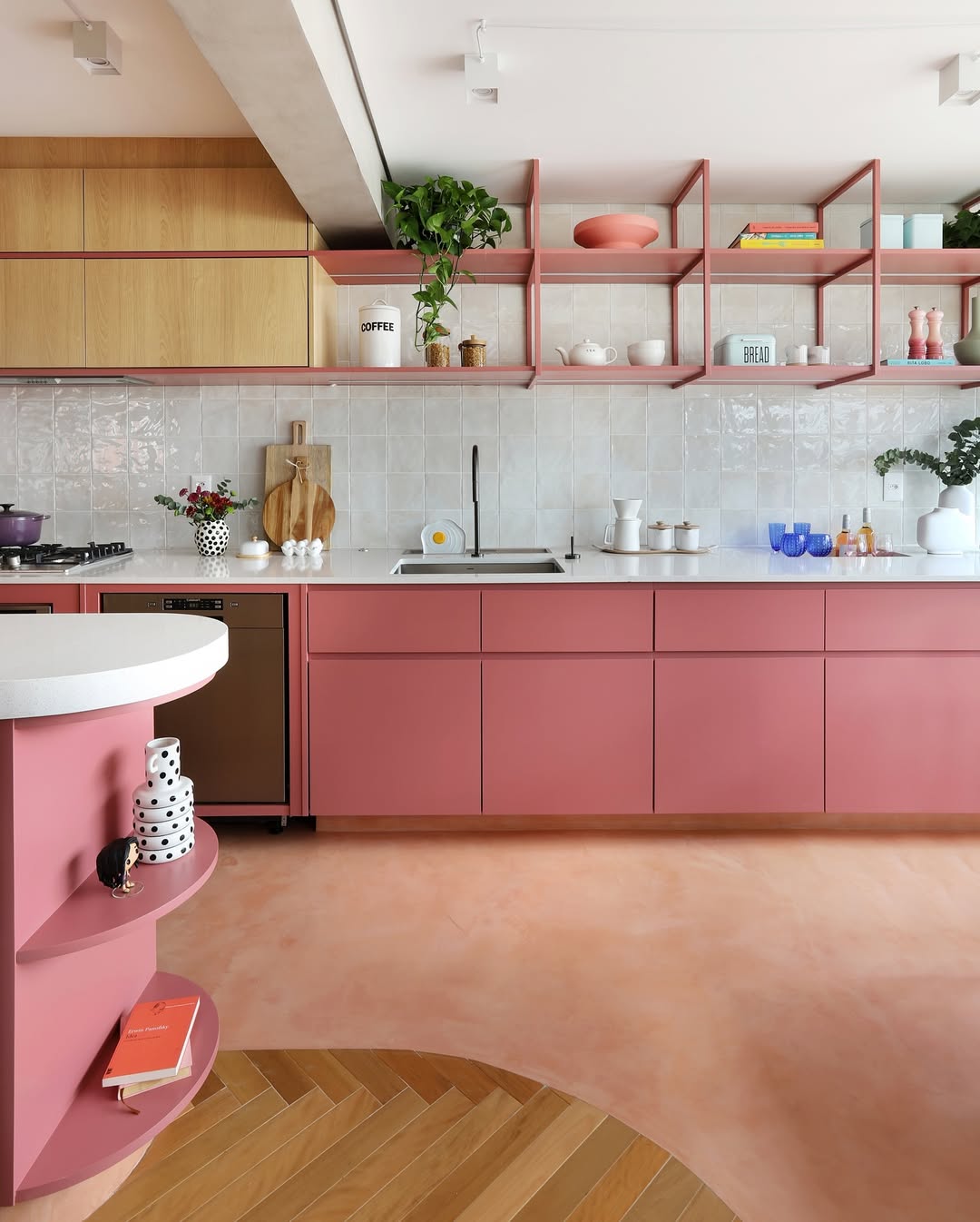 Espaços monocromáticos são a tendência de decoração para fugir do óbvio Espaços monocromáticos são a tendência de decoração para fugir do óbvio